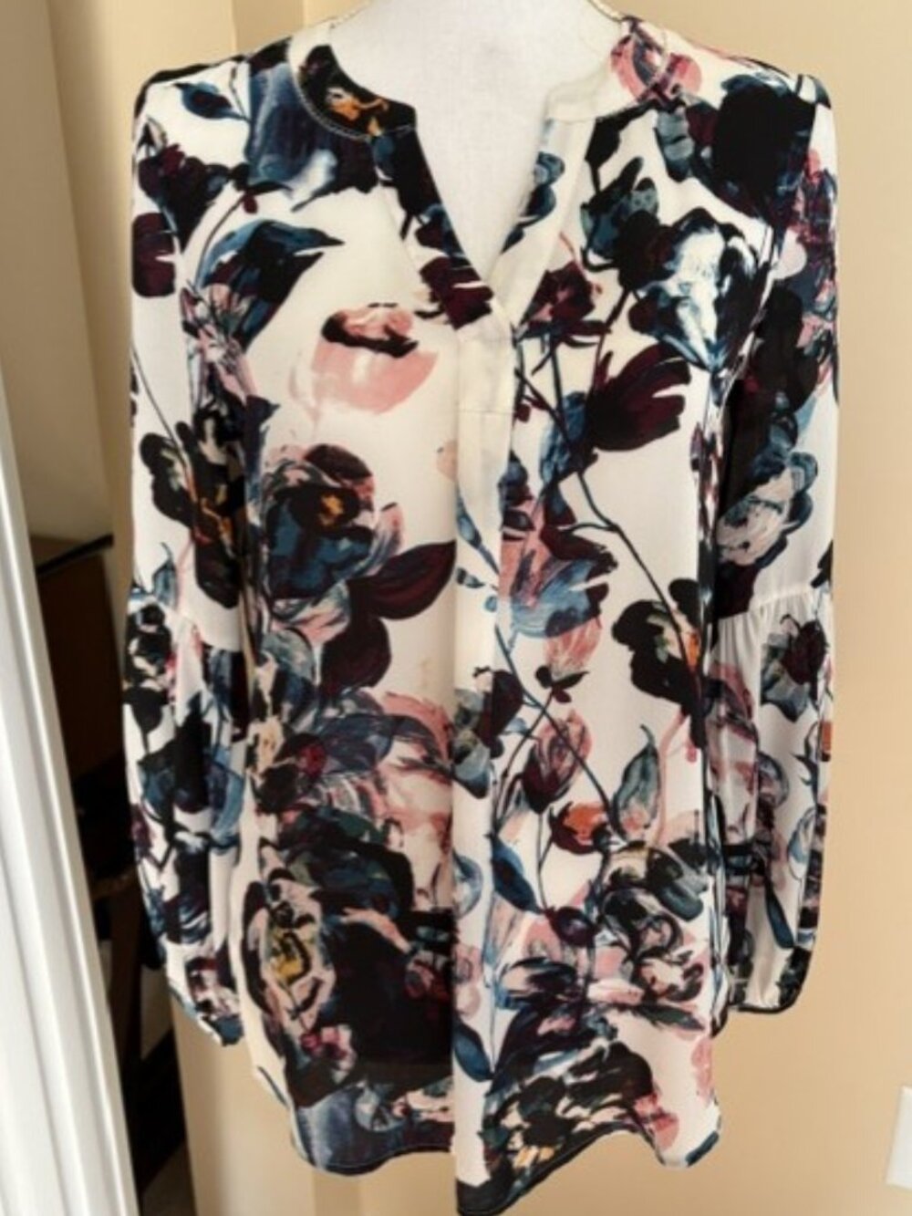IVANKA TRUMP BLACK FLORAL BLOUSE